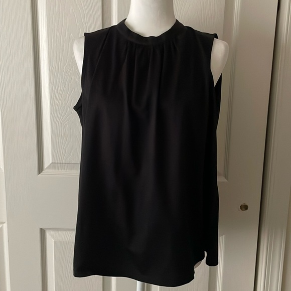 Uniqlo: Sleeveless Mock Neck Swing Top - Picture 1 of 11